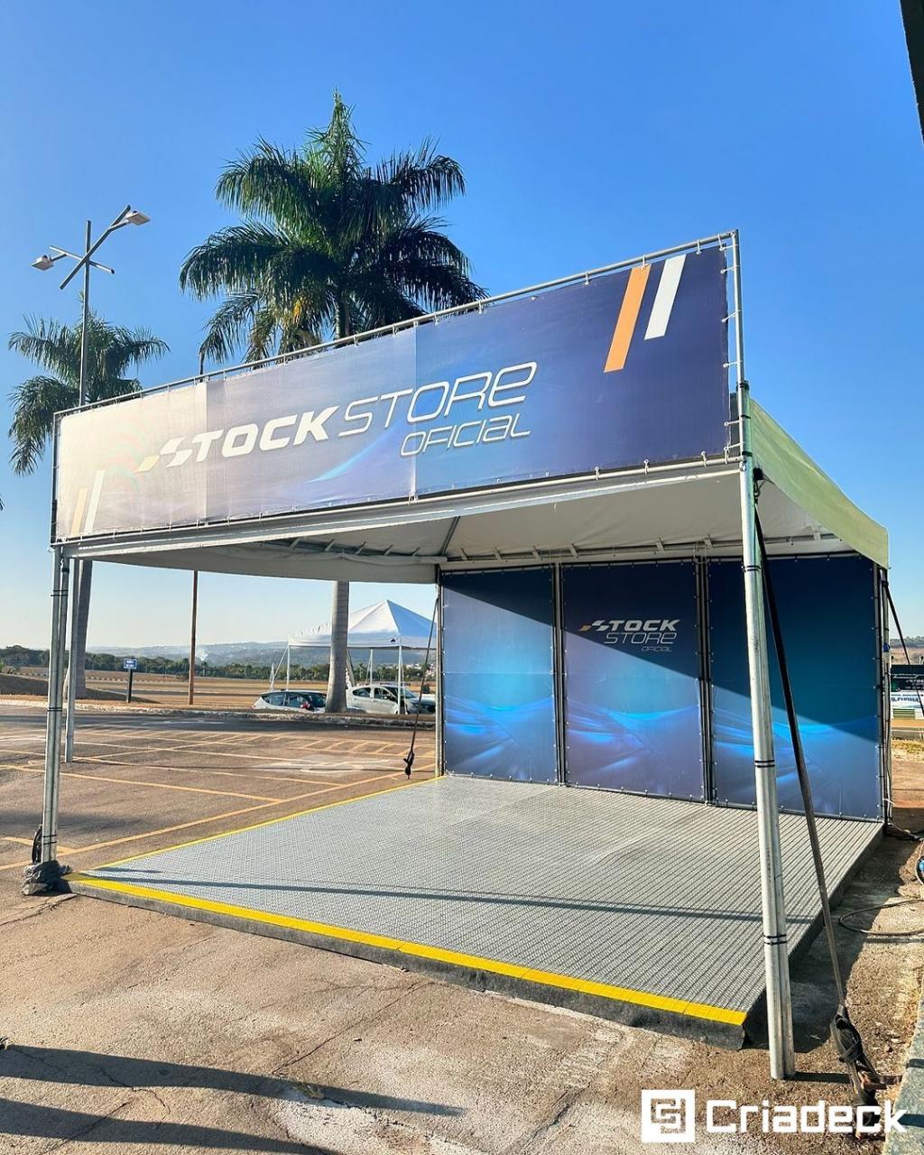 Pisos Plasticos Personalizados Criadeck Stock Car Goiania 2024.